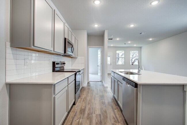 12451 Hurdelbrink Ranch, San Antonio, TX 78245 - photo 5