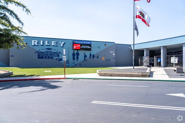 Riley Elementary Schoolchallenges and encourages children to learn.