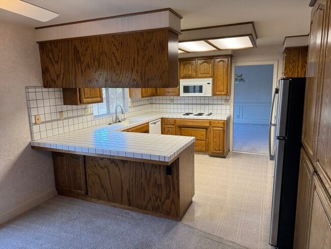 1118 Palo Alto Way, Salinas, CA 93901 - photo 3