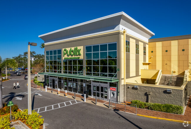 Pick up both groceries and your pharmacy prescription at the Publix in Azalea, Florida.