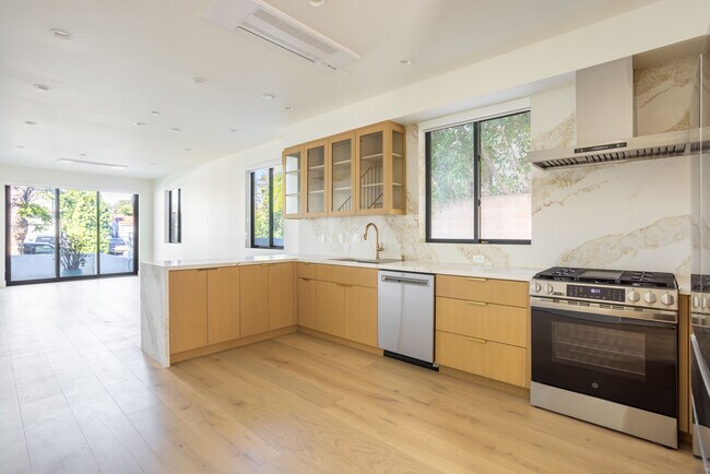 456 N Poinsettia Place, Los Angeles, CA 90036 - photo 5