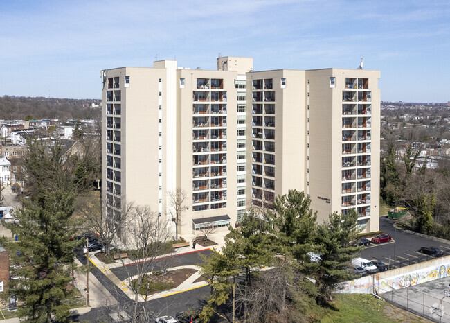 There are a few apartment complexes scattered throughout Allendale.