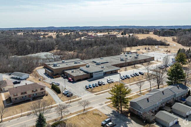 Students in Hartland can attend Hartland Elementary.