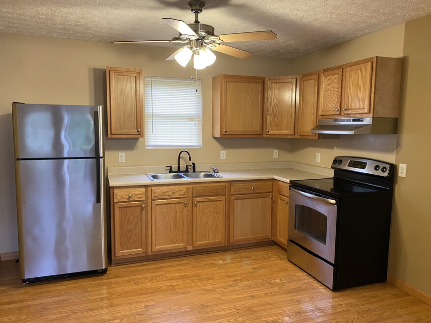 104 S Pleasant St unit 2, Georgetown, OH 45121 - photo 1