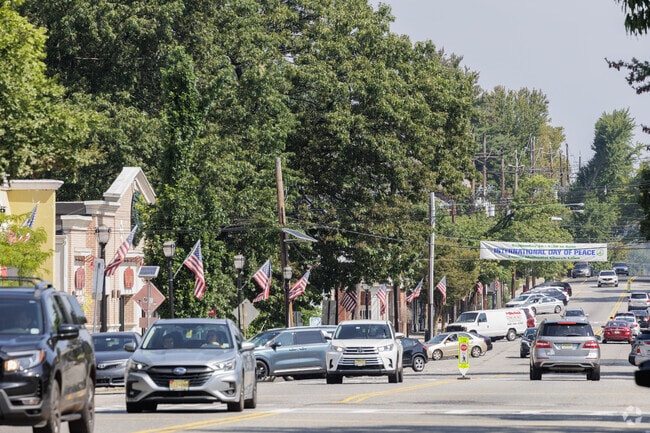 Broad Avenue in Leonia is where you will find a variety of shops and restaurants.