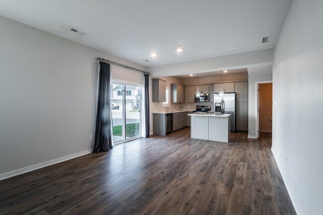 329 NE Otter Dr, Waukee, IA 50263 - photo 3