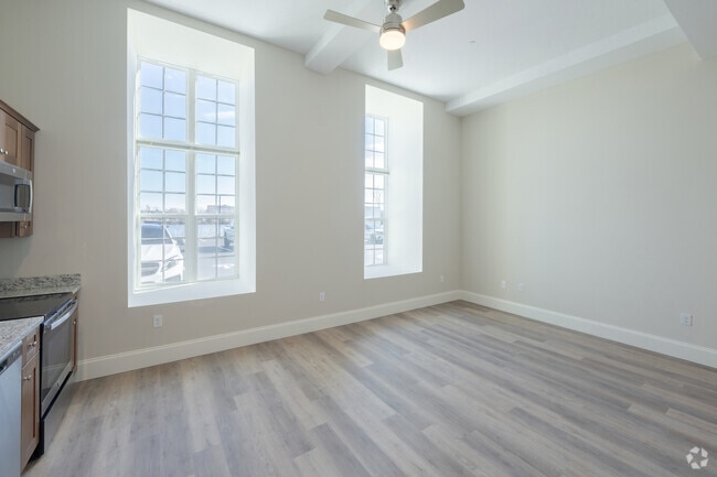 1BR, 1BA - 788SF