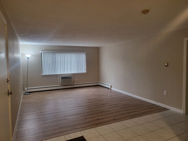 1 Hallmark Gardens unit 1, Burlington, MA 01803 - photo 6