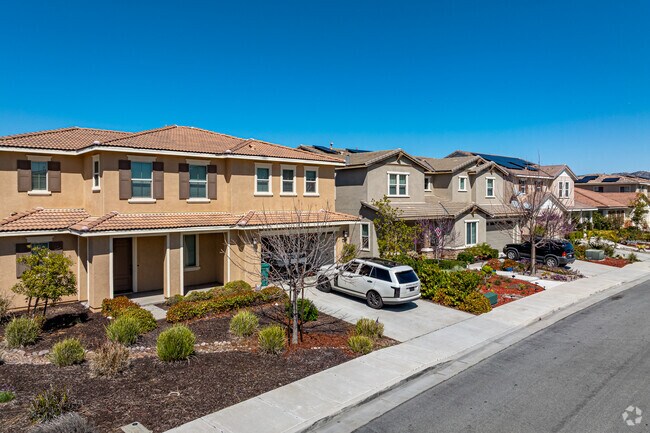 Heritage Lake features new construction homes with resort-style living and great schools.