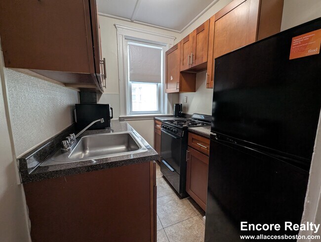 2 Charlesgate W unit 1175-25, Boston, MA 02215 - photo 2