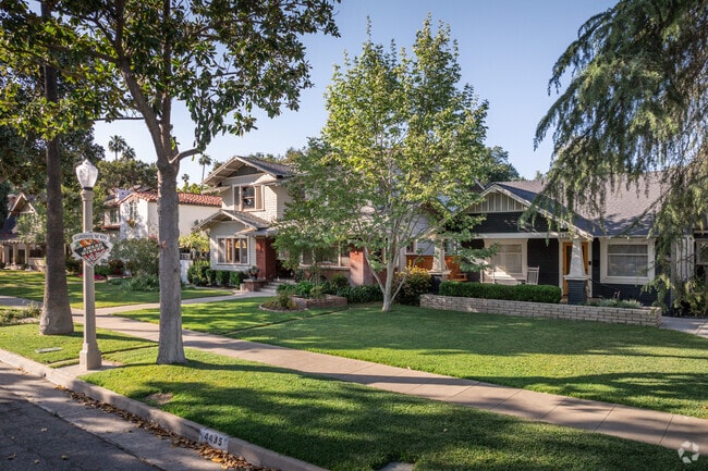 Find award-winning neighborhoods with Craftsmen and Mission Revival homes in Downtown Riverside.