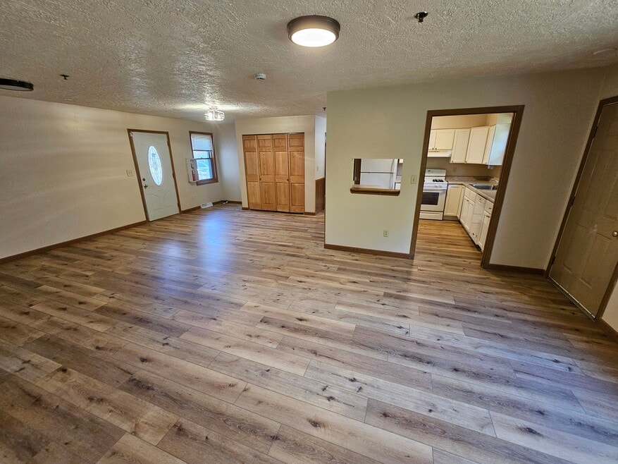 531 Lakeshore Ct, Weyauwega, WI 54983 - photo 1