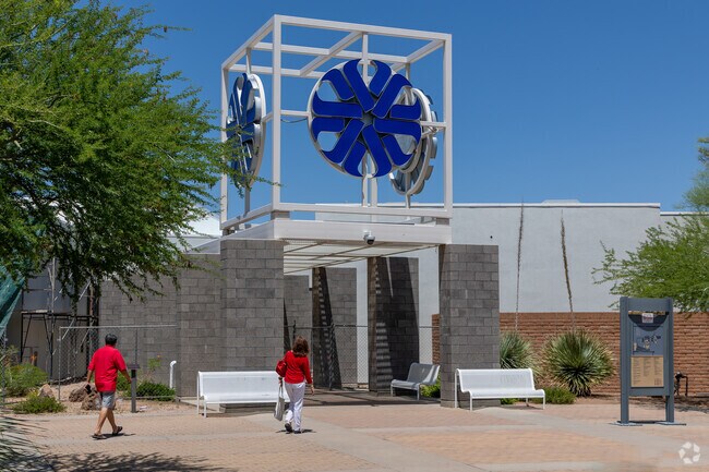 Pima Community College is located in Groves Lincoln Park and offers associates degrees.