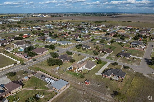 Context aerial image of a neighborhood in Elsa.