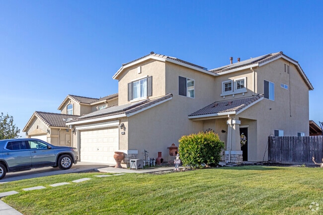 Newly built homes are available in several locations of South Dos Palos.