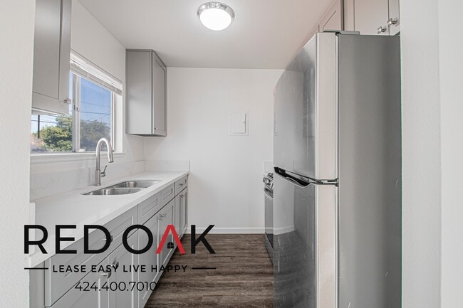 1341 W 37th Place unit 203, Los Angeles, CA 90007 - photo 3