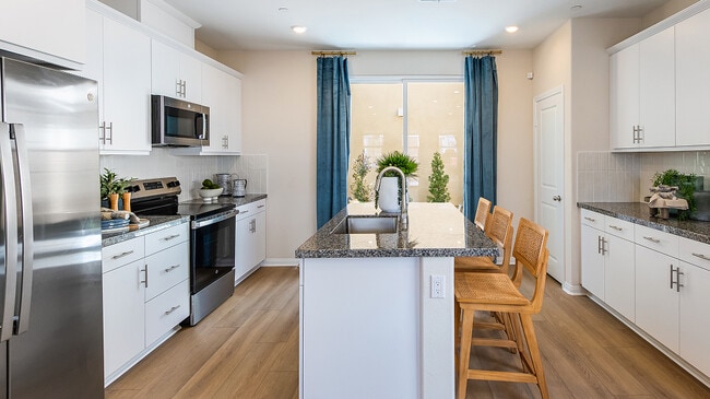 1700 Phantom Ln, Rialto, CA 92376 - photo 4