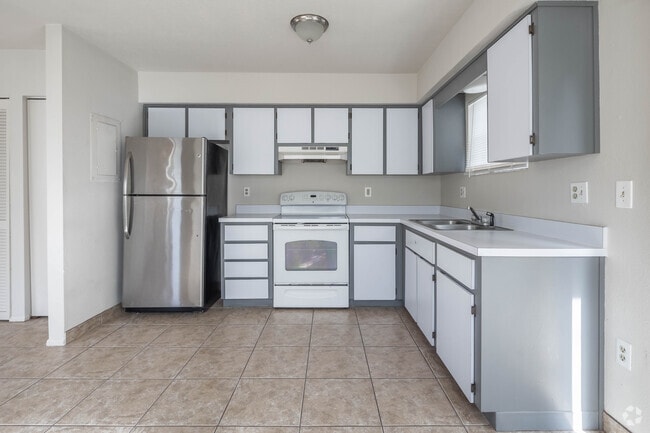 2BR, 1.5BA - 1,043SF - Kitchen