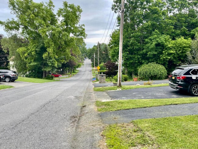 429 W Lawrence St unit 429 West Lawrence St, Albany, NY 12208 - photo 3