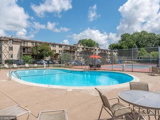 1304 W Medicine Lake Dr Unit 117B, Minneapolis, MN 55441