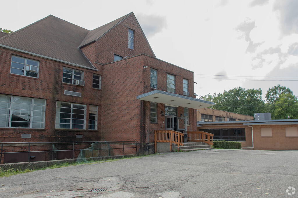 Telshe High School provides education in the neighborhood of 
Wickliffe