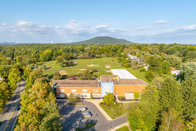 Easterly Parkway Elementary School teaches 316 students.