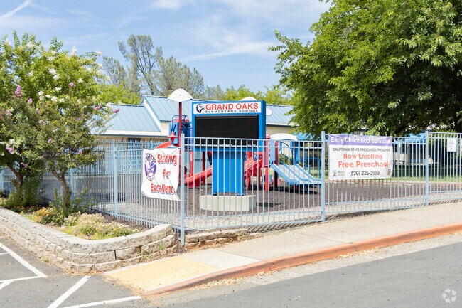 The student to teacher ratio at Grand Oaks Elementary School is 21 to 1.