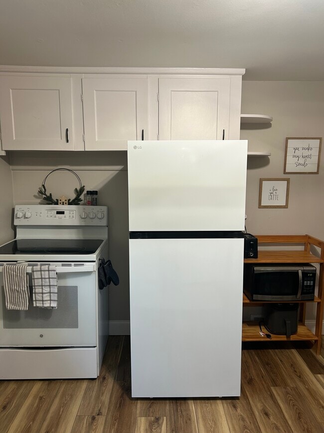 8 Pine Rd, Falmouth, ME 04105 - photo 4