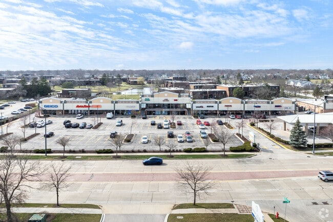 There are many shops and restaurants for residents of South Schaumburg along Roselle Road.