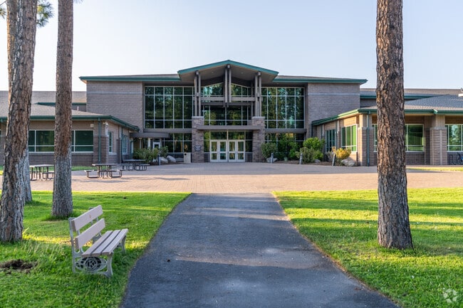 Sisters High School serves grades 9-12 in Sisters, Oregon.
