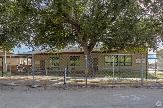 The front of Alta Elementary School in Reedley.