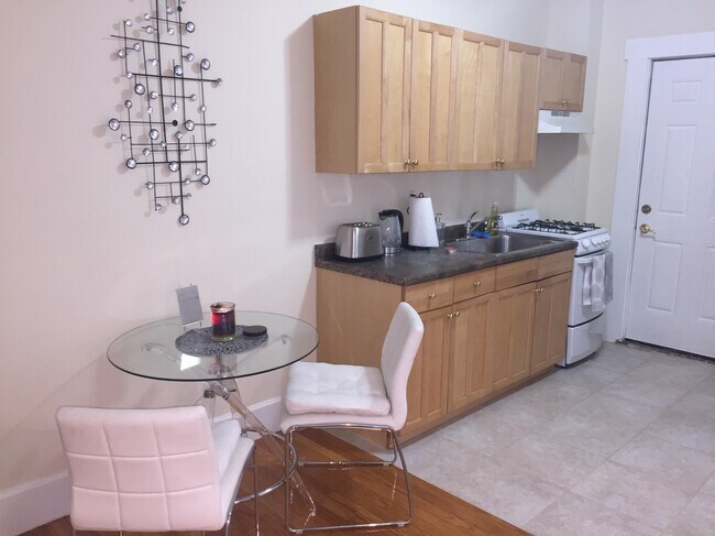 27 Forest St unit 1, Cambridge, MA 02140 - photo 2