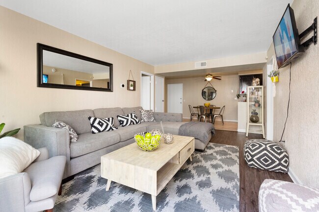 University Riverside Gardens - Near UCR, Riverside, CA 92507 - photo 5