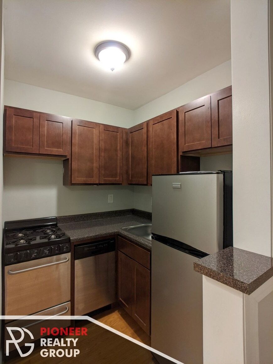 835 W Wolfram St unit 3, Chicago, IL 60657 - photo 1