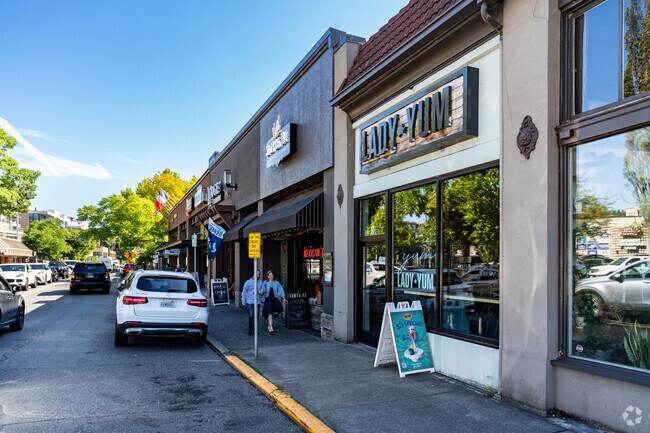 Tons of delicious restaurants to choose from in Norkirk.