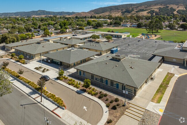 C.L. Smith Elementary School provides modern educational programs to help student learn.