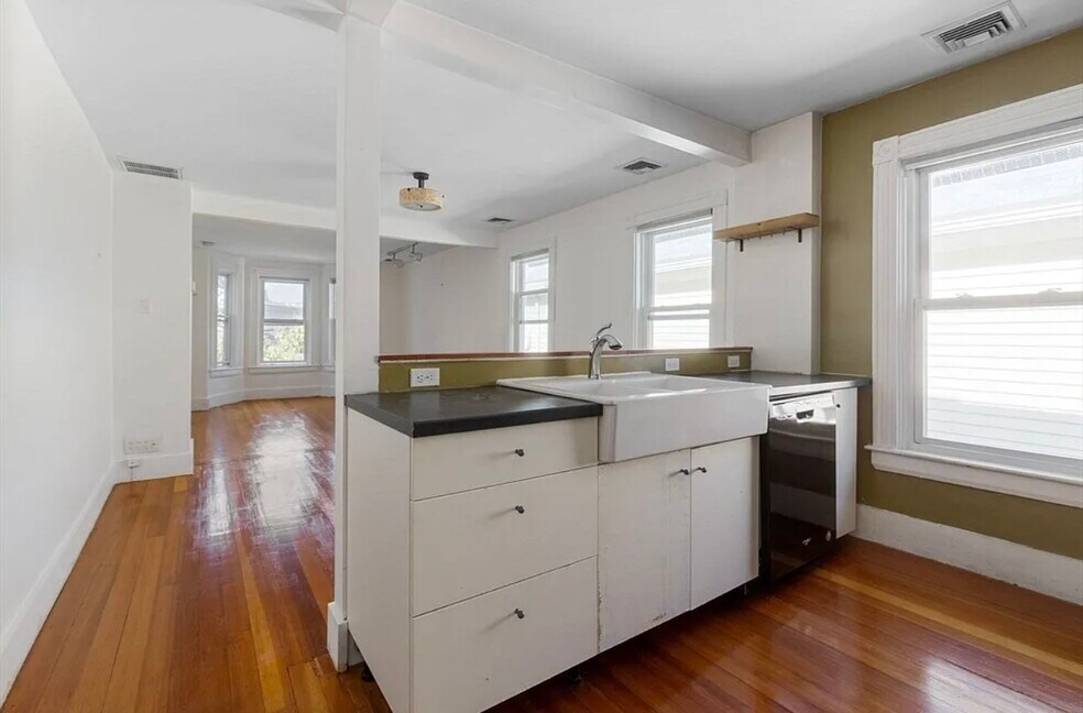 21 Florence St unit 1, Cambridge, MA 02139 - photo 1