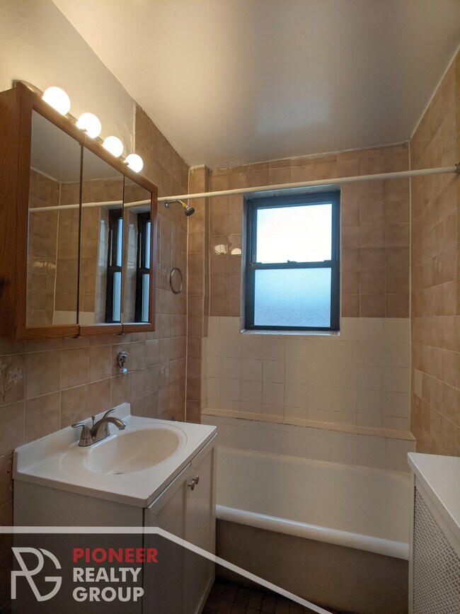 737 W Belmont Ave unit 739-416, Chicago, IL 60657 - photo 7