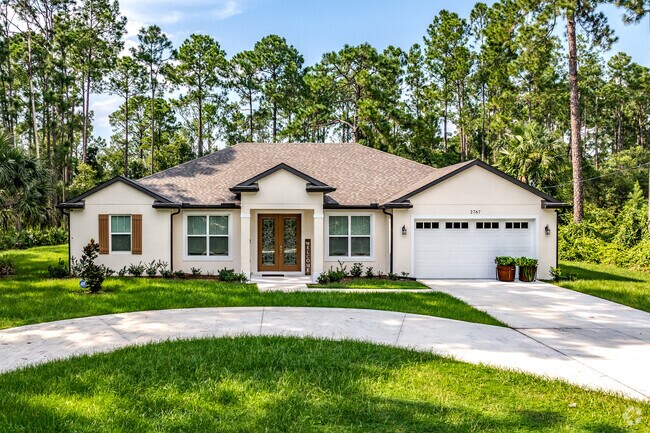 Many Daisy Lake homes have striking facades and plenty of charm.