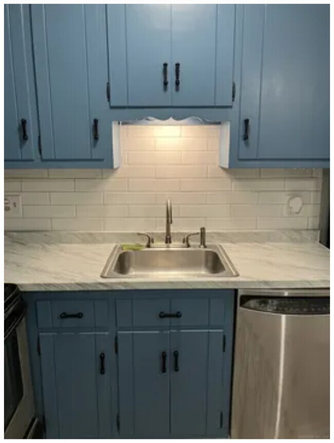 23 Shirley St unit Ledgeside Condominiu, Waterbury, CT 06708 - photo 5