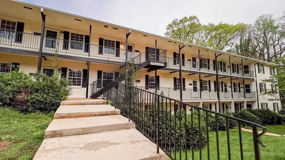 1640 W Northwest Blvd, Winston Salem, NC 27104 - photo 1