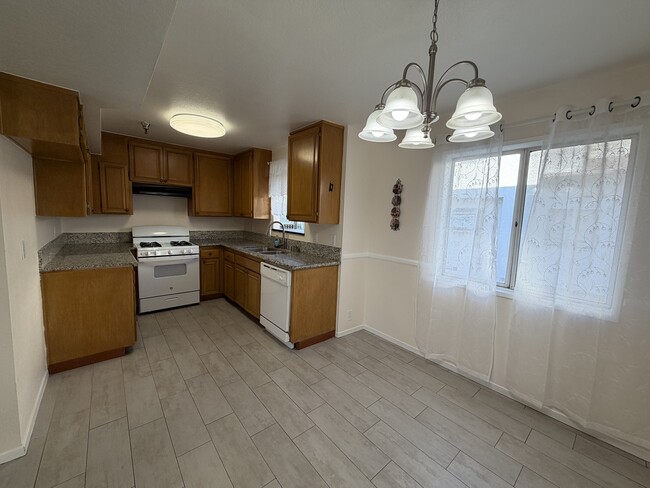 13522 Glenoaks Blvd unit 6, Sylmar, CA 91342 - photo 5