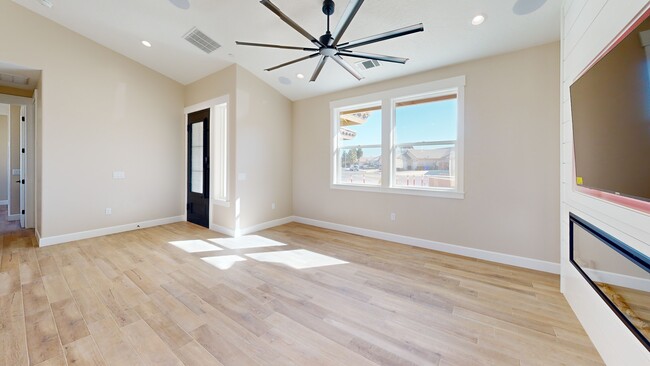 16618 Country Ranch Ct, Victorville, CA 92395 - photo 2