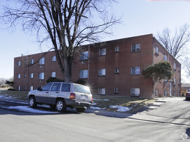 Hoffman Heights Hidden Gem, Aurora, CO 80011 - photo 2