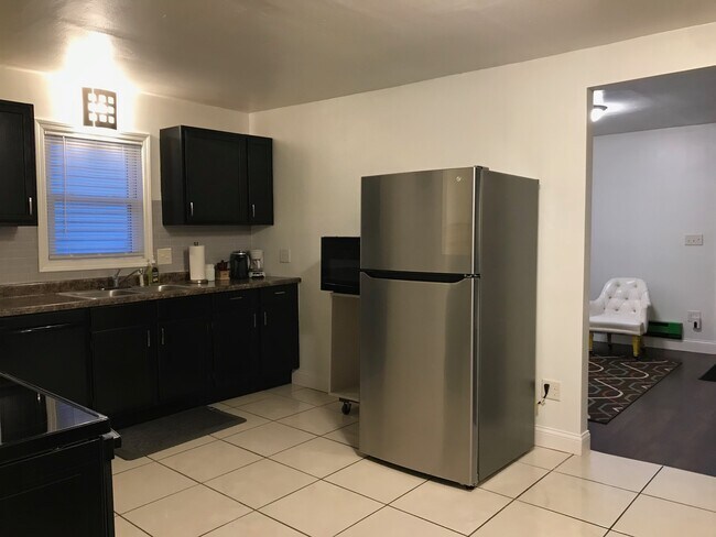 211 N Lincoln St unit 1, Kirksville, MO 63501 - photo 3