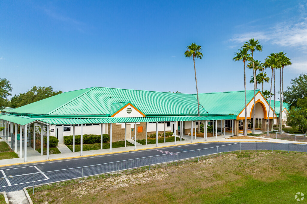 West Zephyrhills Elementary School has a student-teacher ratio of 14 to 1.