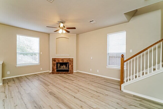 552 Foxford Run Dr, Cibolo, TX 78108 - photo 5