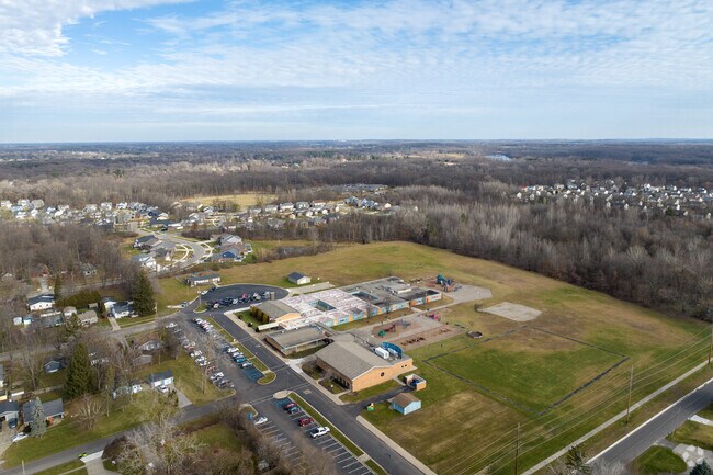 Tomek-Eastern Elementary School sits in a neighborhood setting in the town of Fenton.