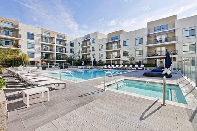 1725 S Bascom Ave unit ID1355964P, Campbell, CA 95008 - photo 2