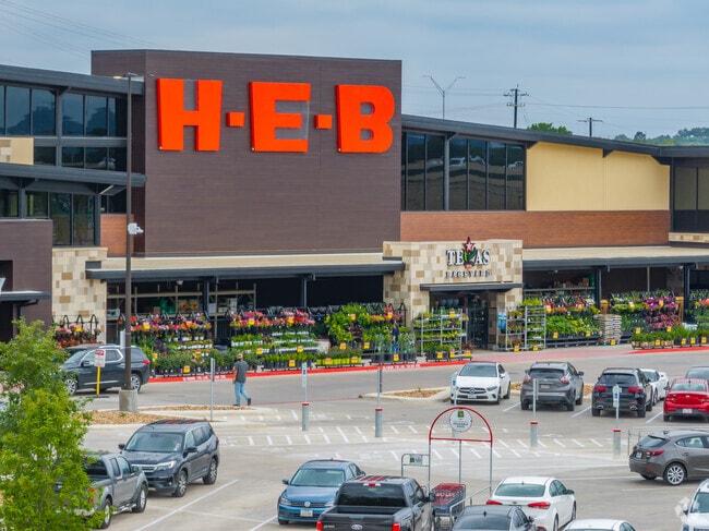 The Northwest Side welcomes a new high-end HEB concept store.